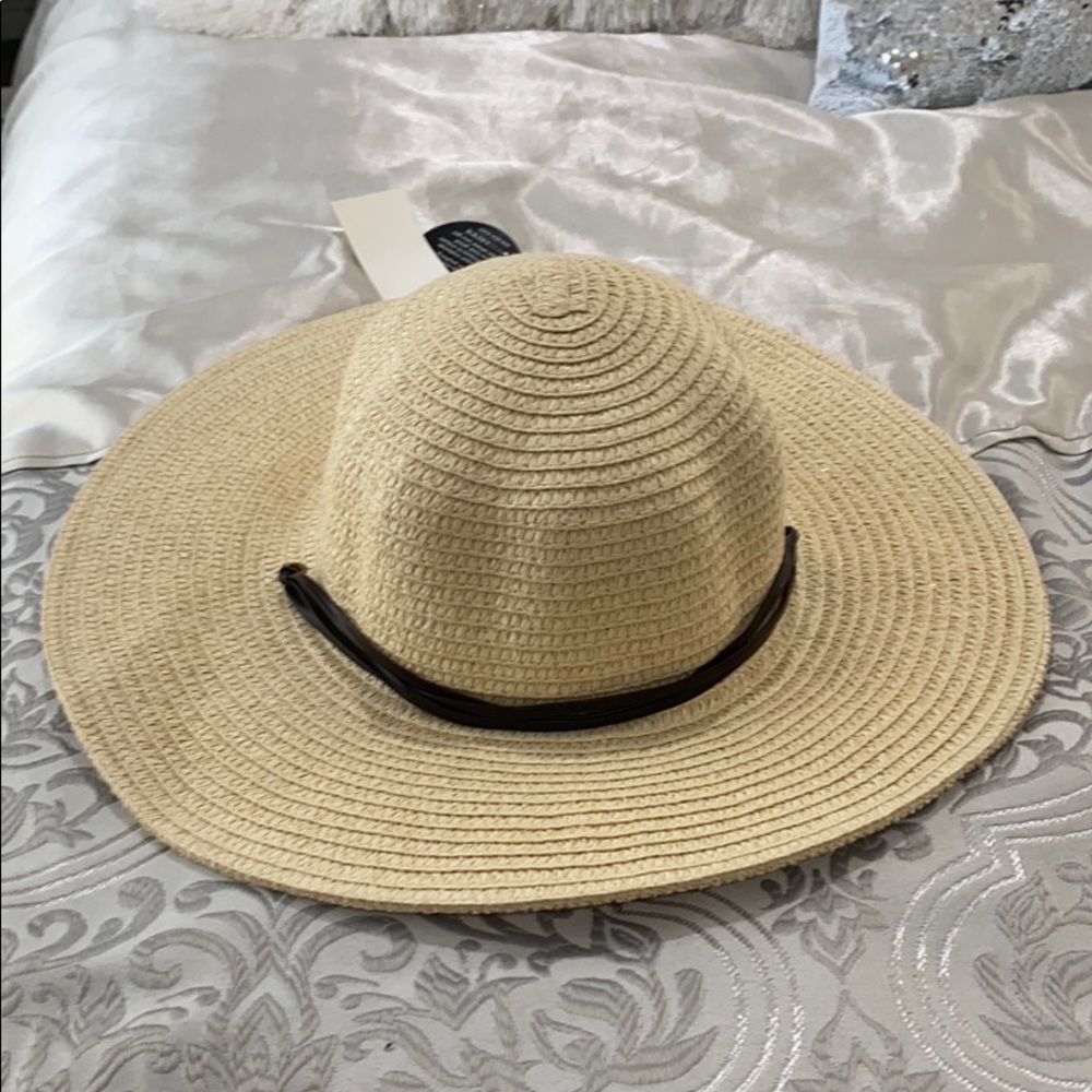 Beach hat - Picture 2 of 3